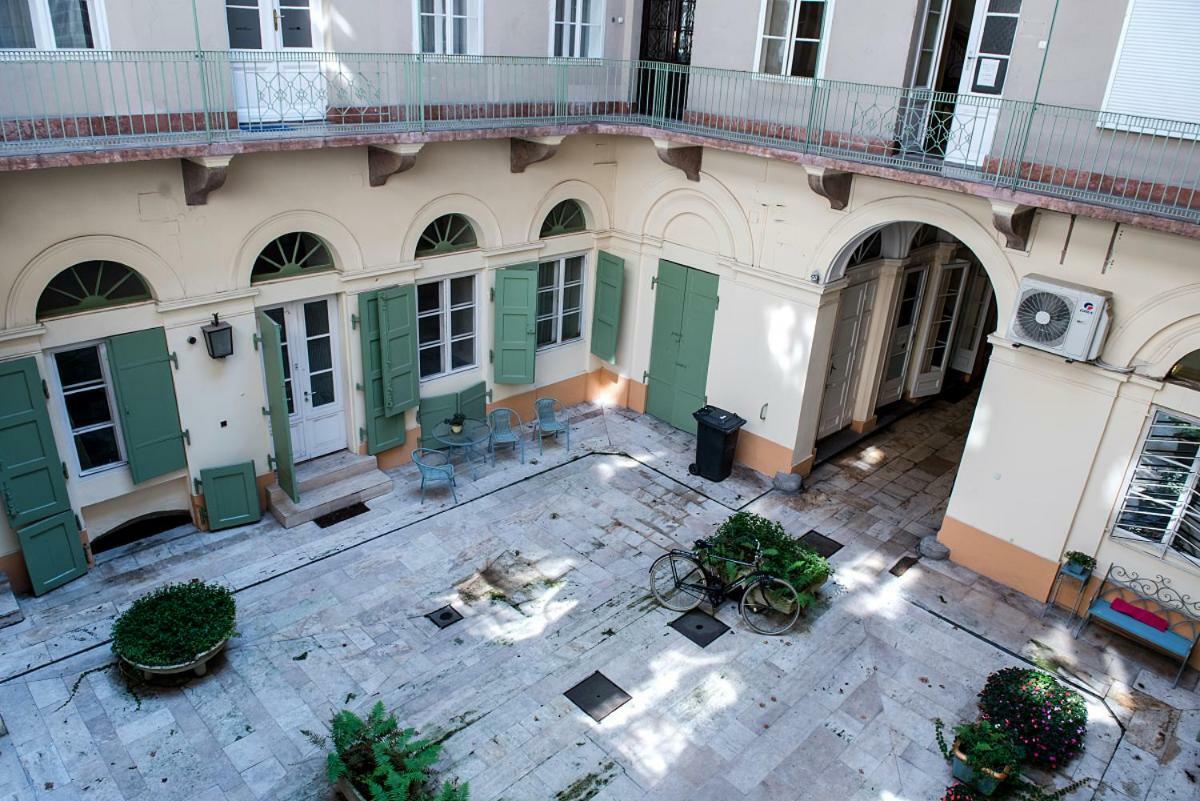 Regiposta Street- Center Апартаменти *